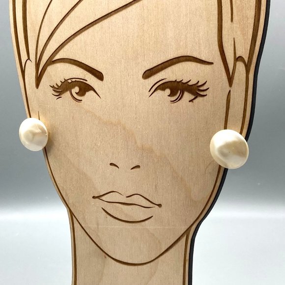 Elegant Faux Pearl Button Earrings with Faceted Baroque Look, Vintage Chic Clip - Picture 5 of 5